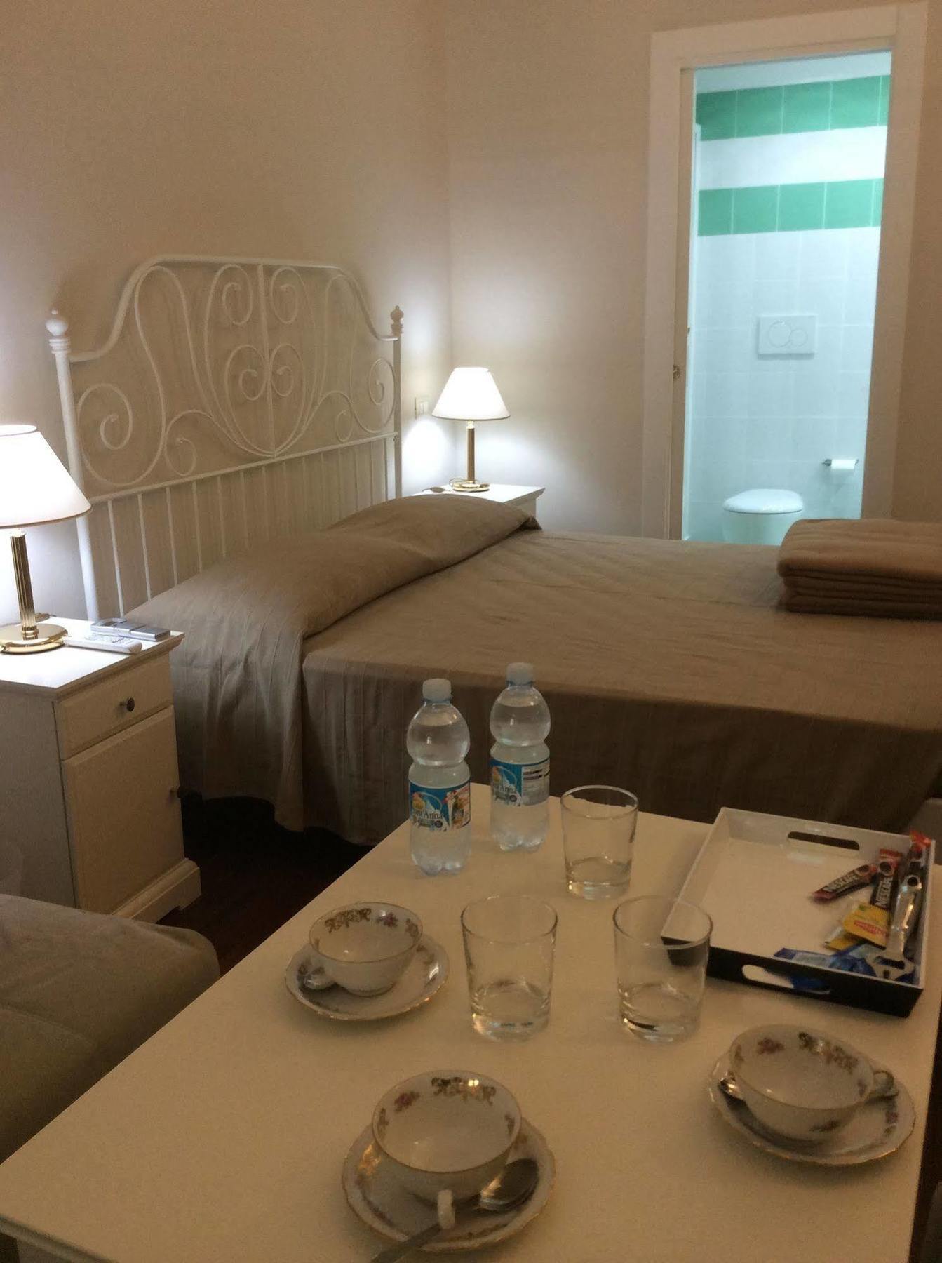 โรมเบสต์ Bed & Breakfast ภายนอก รูปภาพ
